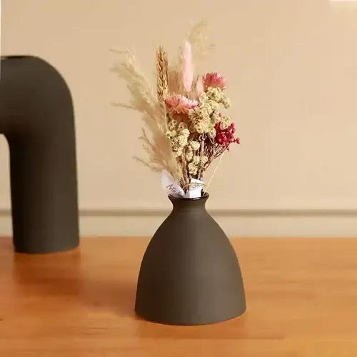 Bud Vase Black With Marshmallow Bunch